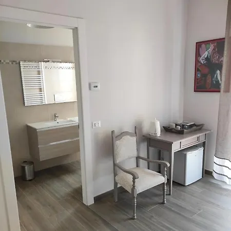 Rossetto E Cocciolato - Stanza Indipendente Con Bagno Privato A 3* Pésaro